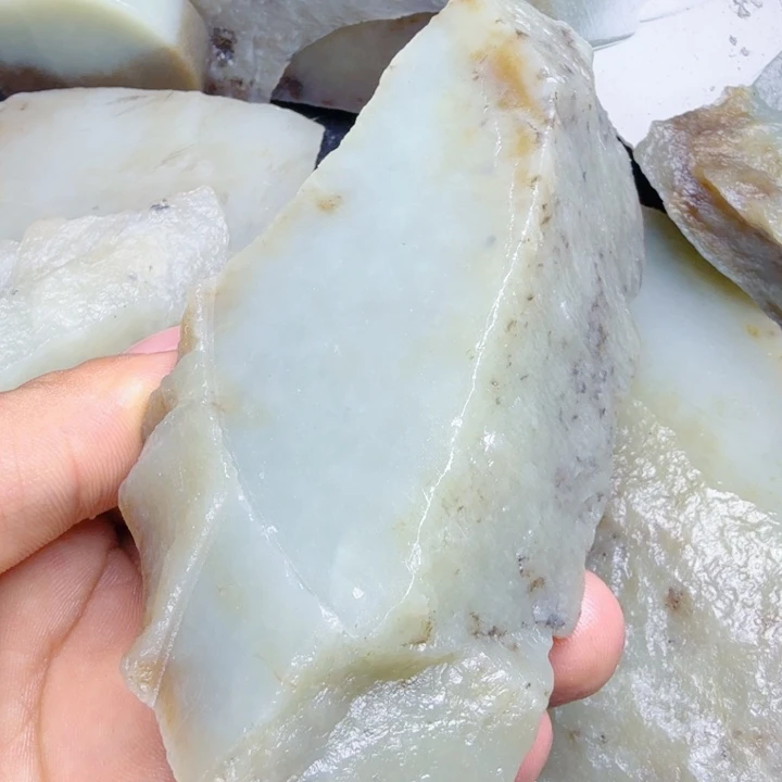 红***难和田玉（糖玉）未镶嵌珠宝奇石