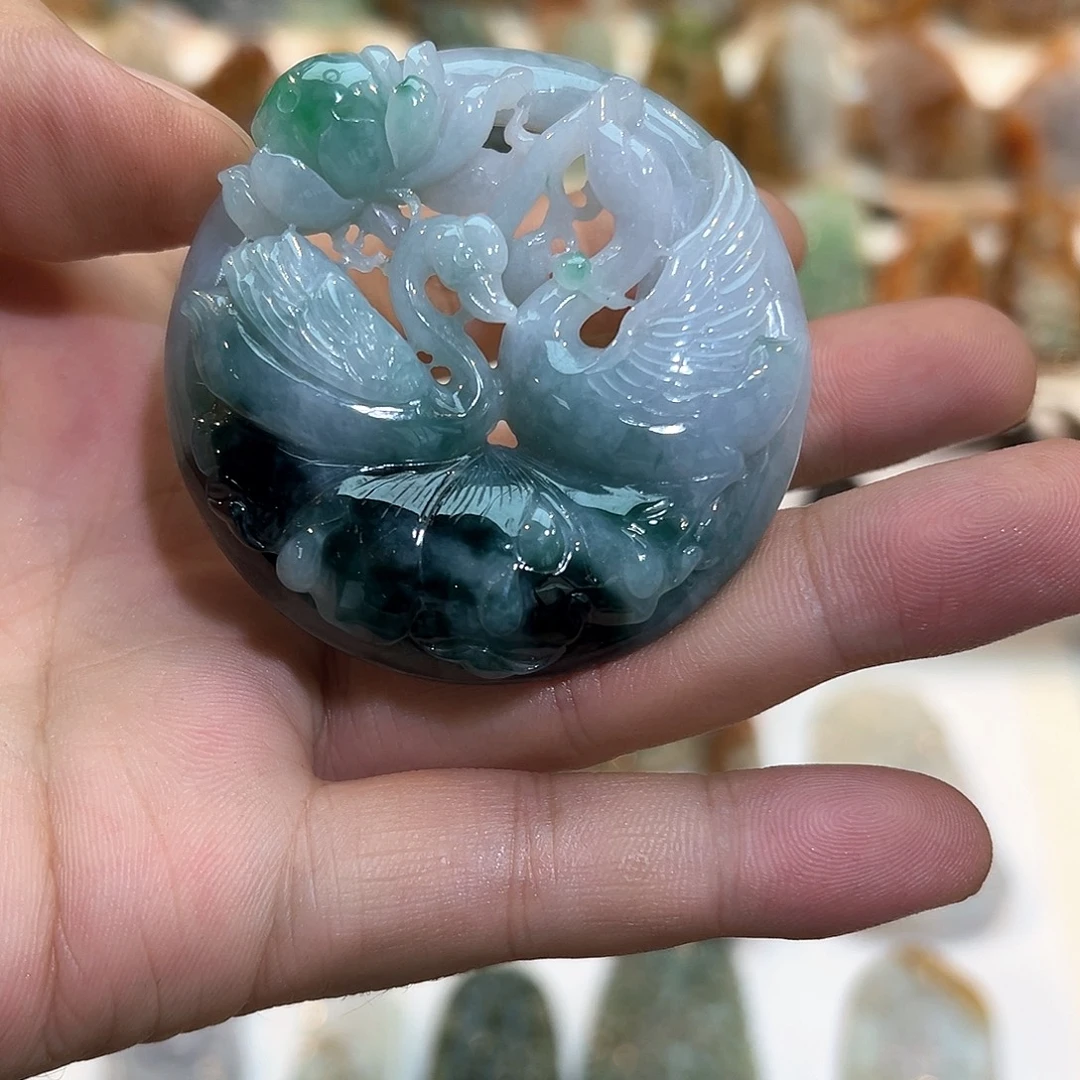 翡翠未镶嵌颈饰挂件