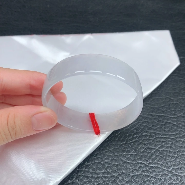 翡翠手镯未镶嵌224。