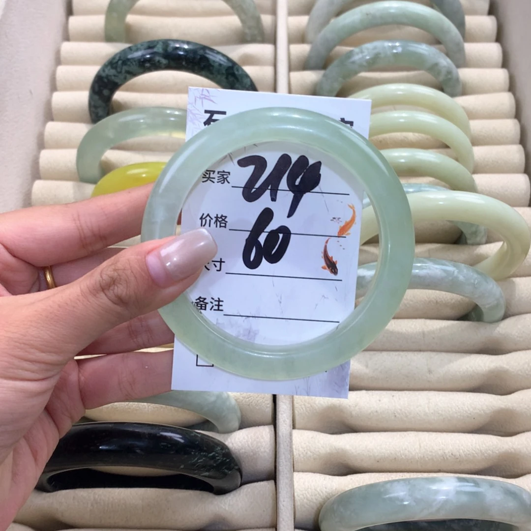 【闪购商品】蛇纹石玉合金手镯赫****?