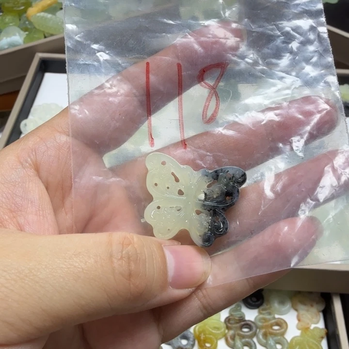 透闪石-蛇纹石玉吊坠未镶嵌