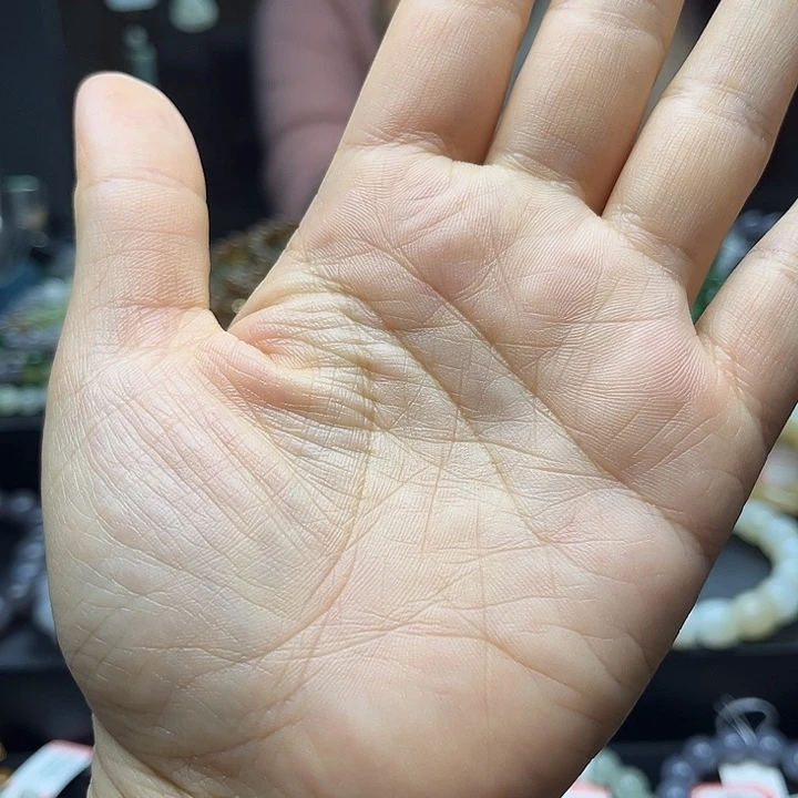静***开和田玉未镶嵌手链