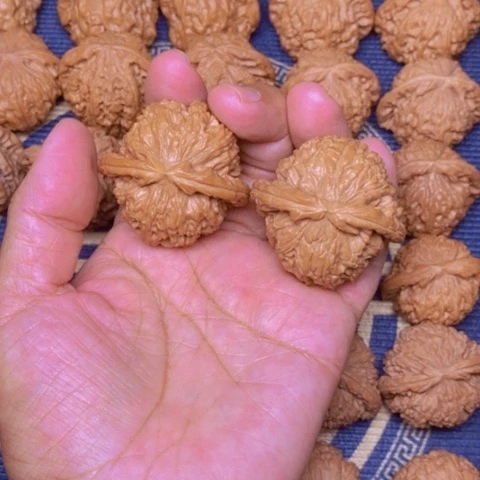 【闪购商品】文玩核桃吊坠大*山白狮子45