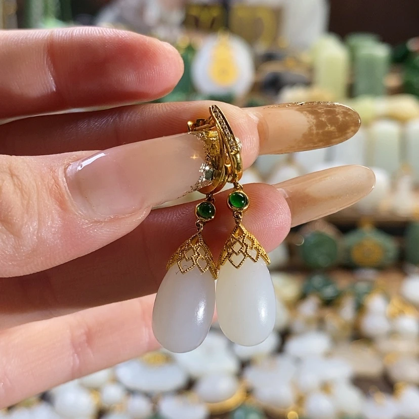 【闪购商品】和田玉耳扣18K金镶嵌