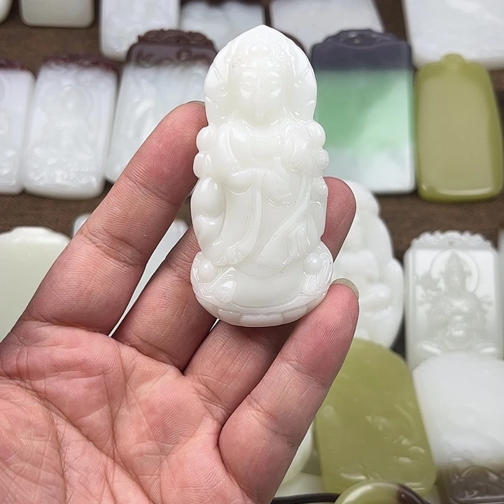 和田玉未镶嵌颈饰