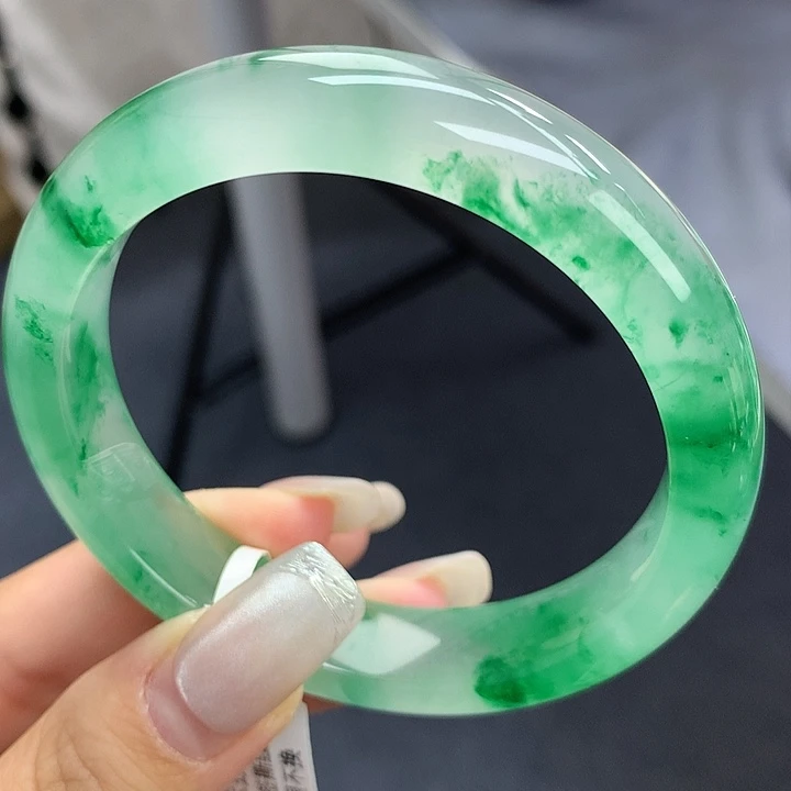 未镶嵌手镯石英质玉