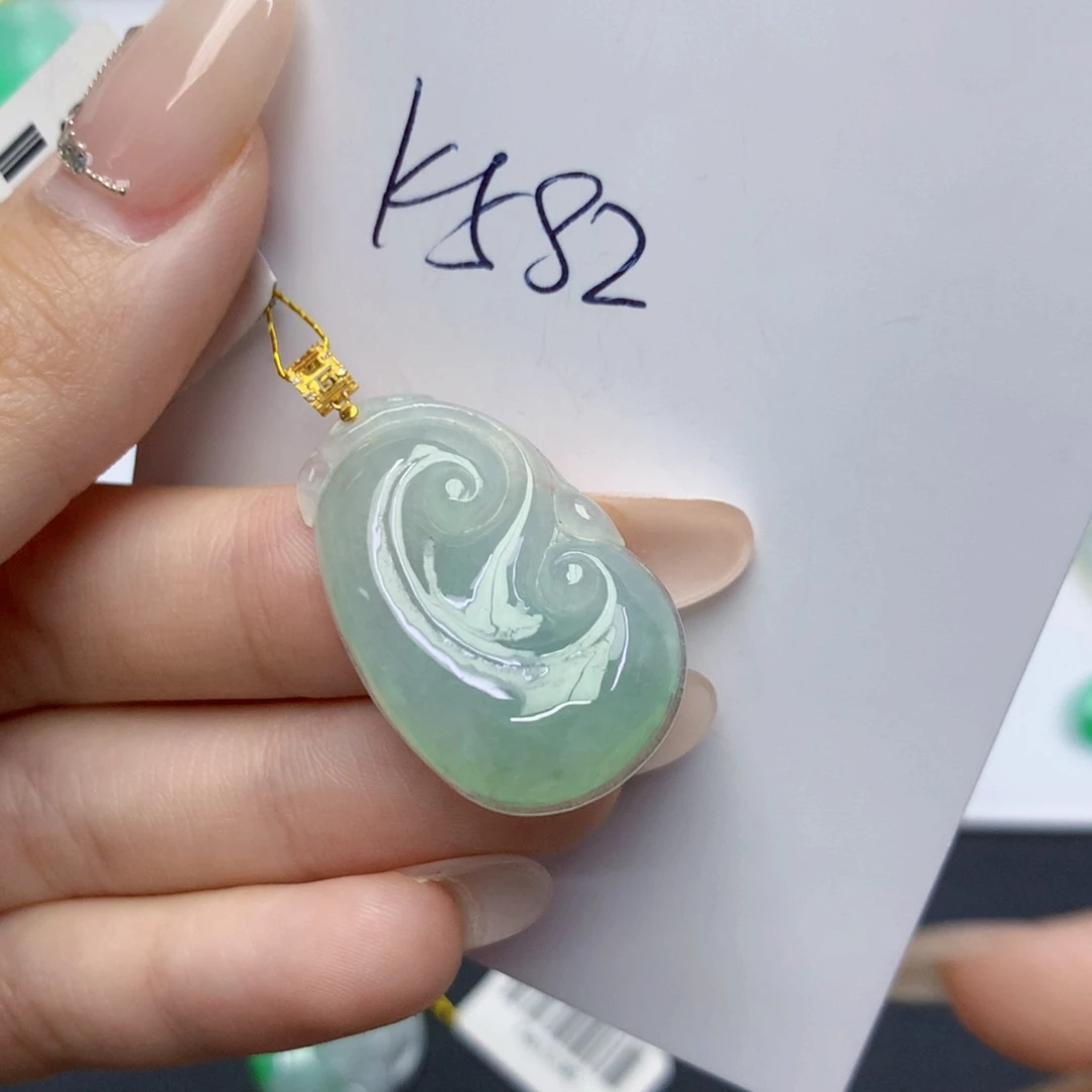 翡翠18K金镶嵌颈饰翡翠