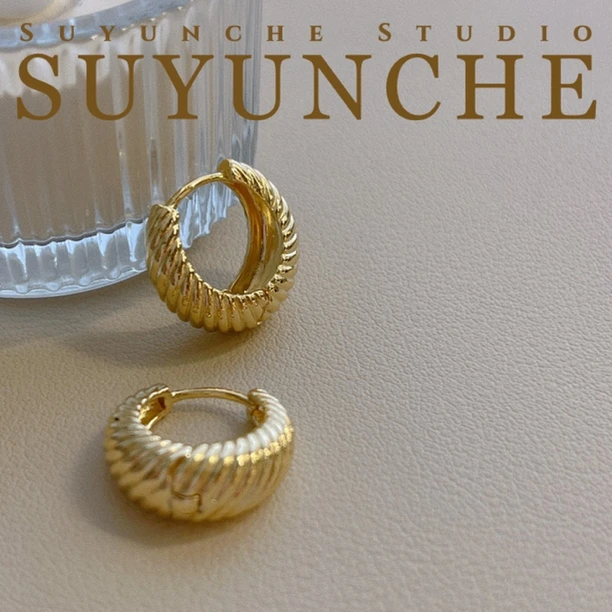钛钢耳饰 Suyunche2829绿金色精致秋冬必备麻花耳环法式