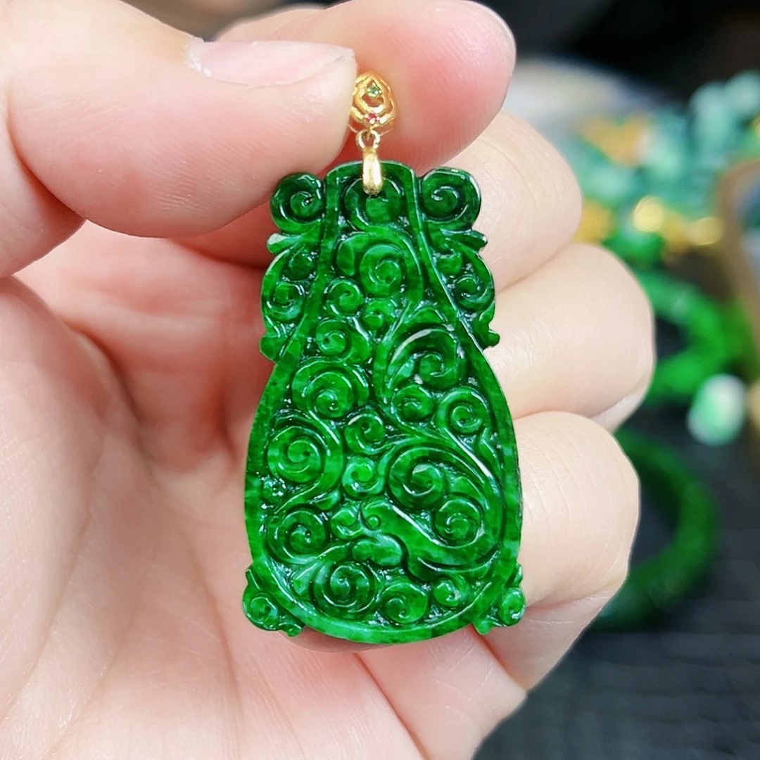 翡翠颈饰18K金镶嵌吊坠