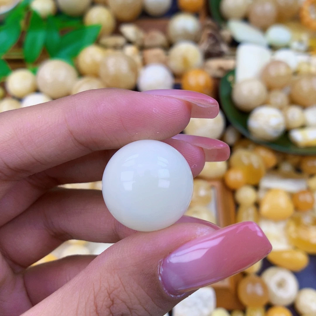 未镶嵌琥珀珠宝奇石19.4