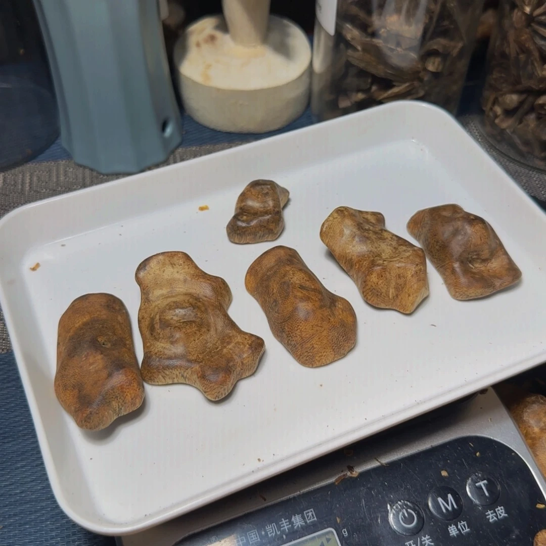 树脂制品君*树脂制品，乌身40克