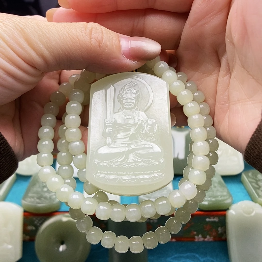 成***金和田玉未镶嵌颈饰