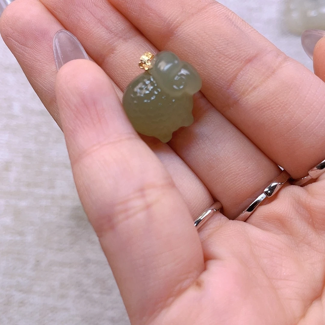 和田玉吊坠(赠链)18K金镶嵌三****凉