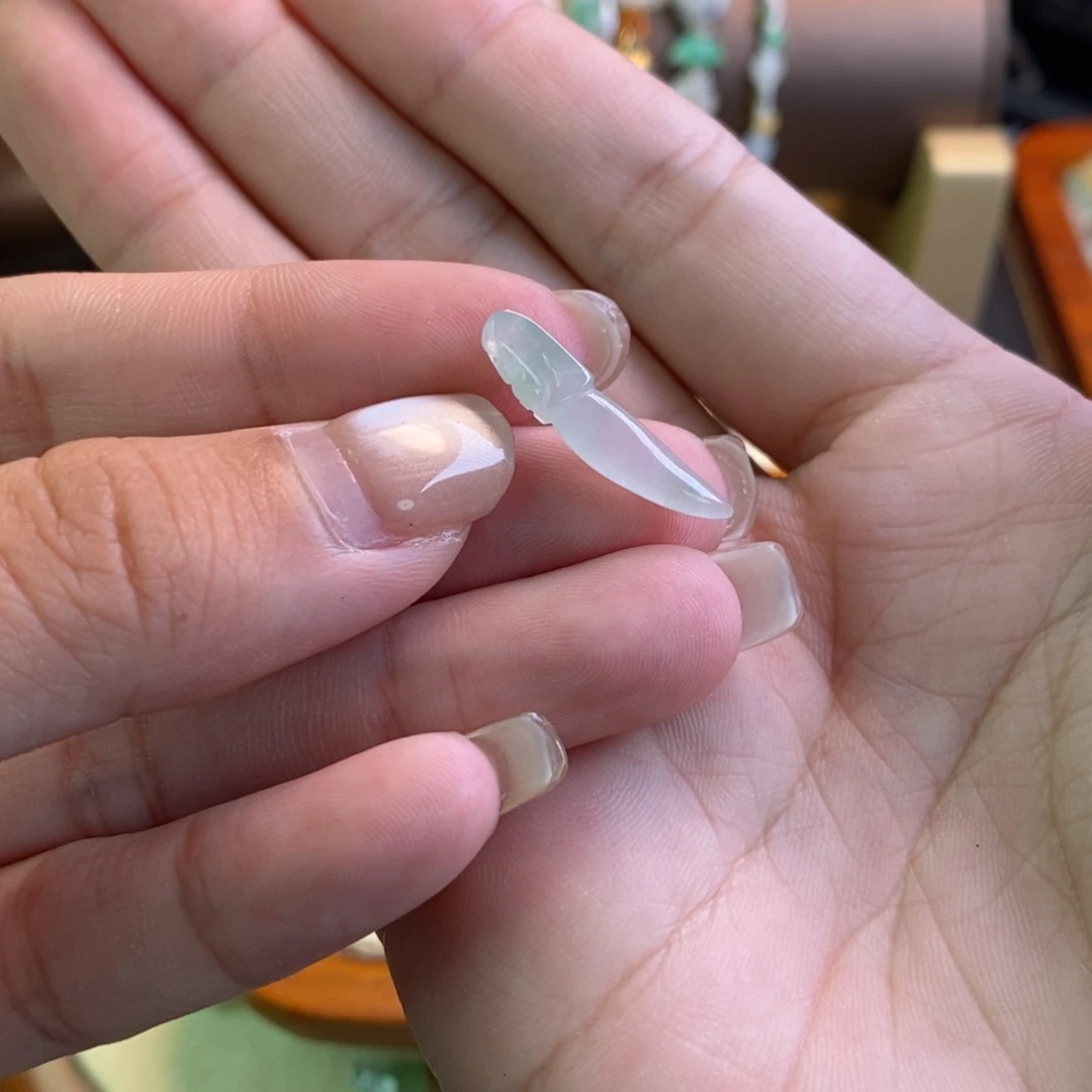 爱***油翡翠未镶嵌颈饰17816