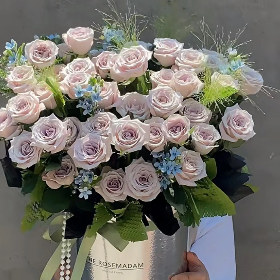 52枝慢塔玫瑰抱抱桶