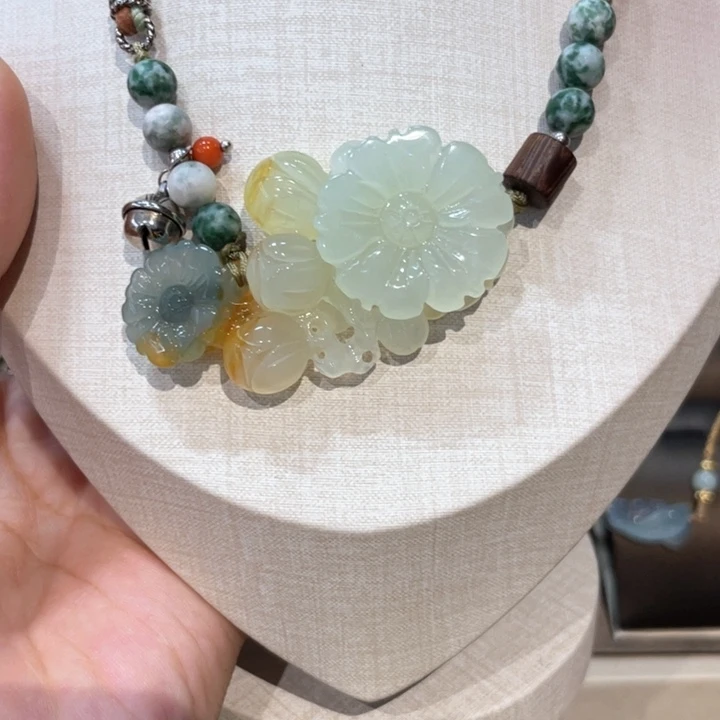 蛇纹石玉颈饰未镶嵌