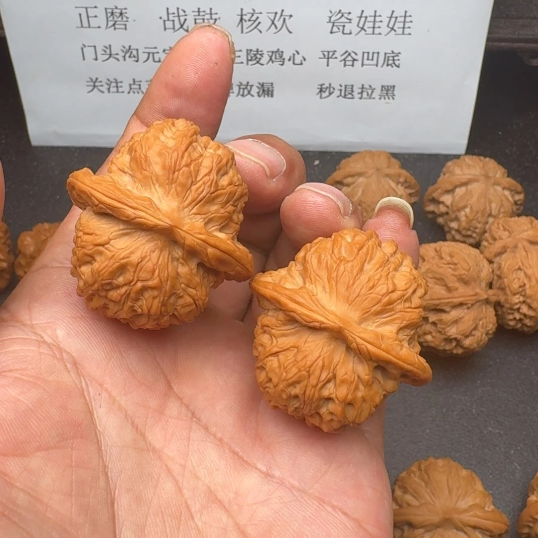 文玩核桃吊坠F*Y血麒麟