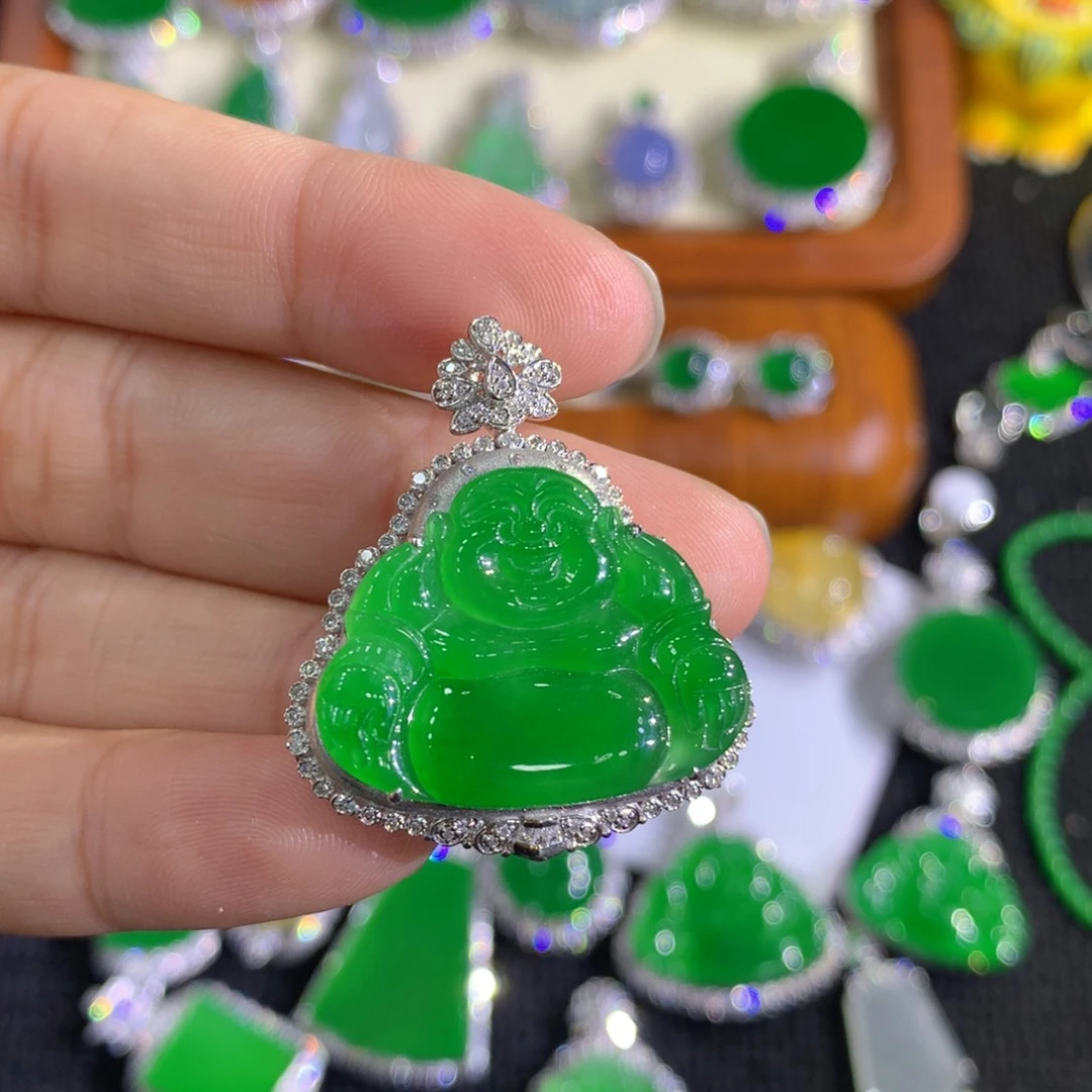 【闪购商品】颈饰18K金镶嵌翡翠