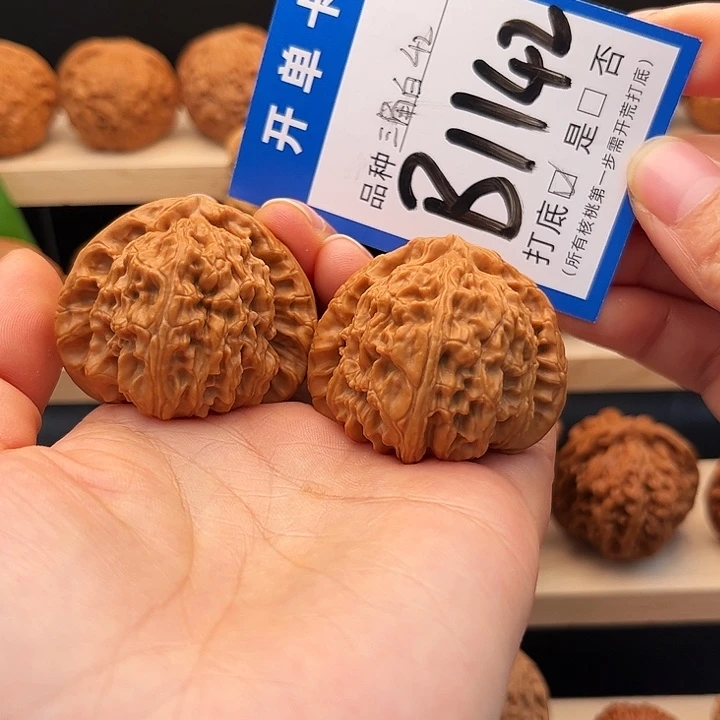 吊坠文玩核桃三角白42