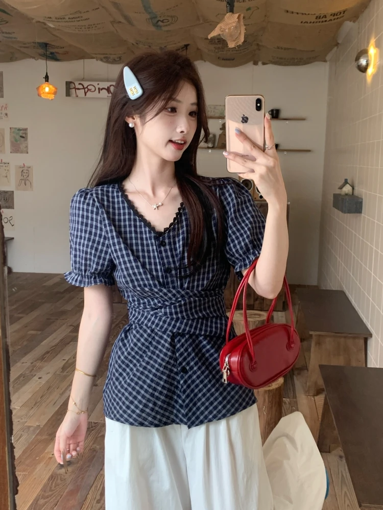 大码胖mm法式复古格纹短袖衬衫女夏季收腰绑带蕾丝边拼接V领上衣