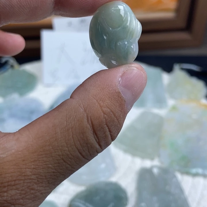 翡翠未镶嵌颈饰福利一个