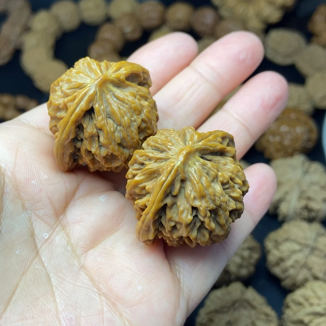 文玩核桃把件秦岭核桃流星雨36