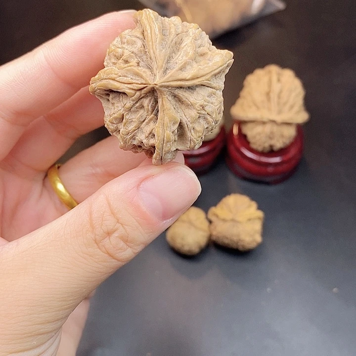 聚***贸文玩核桃吊坠磕碰瑕疵不退不换