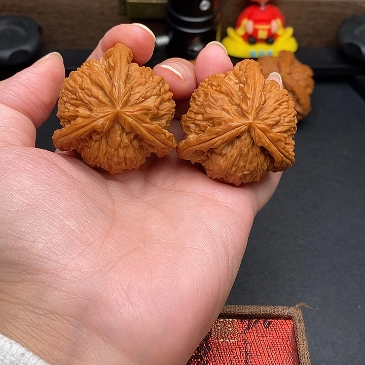 辉***物文玩核桃把件白奔