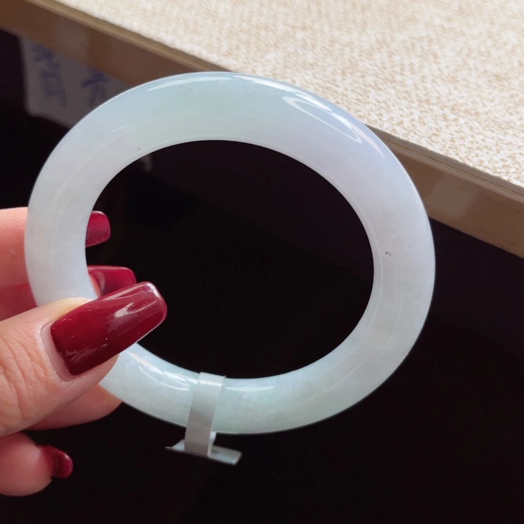 翡翠手镯未镶嵌手镯