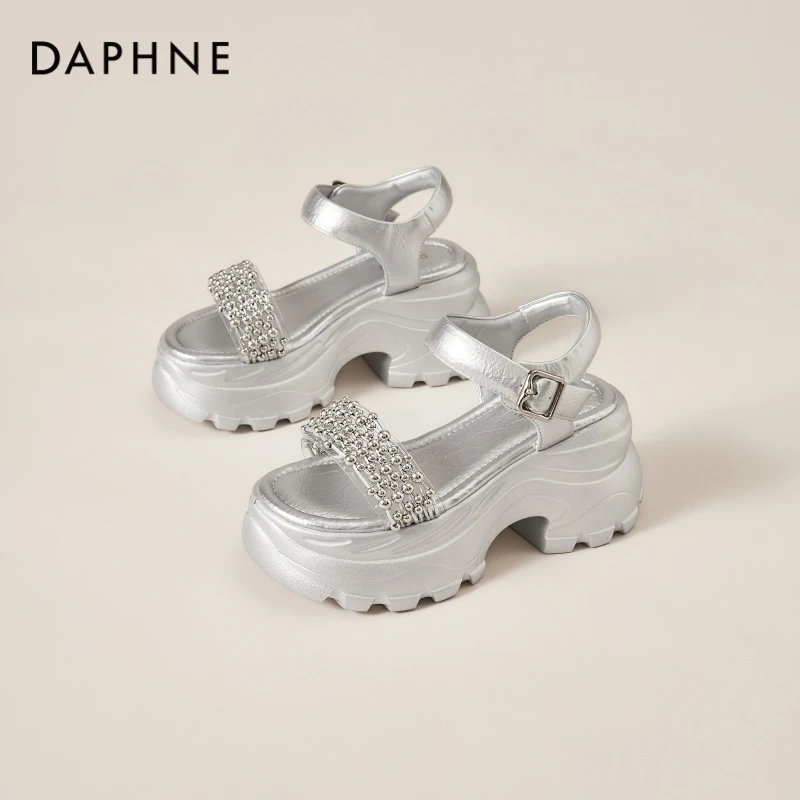 达芙妮运动凉鞋女鞋夏季厚底松糕银色夏季2025新款配裙子坡跟增高