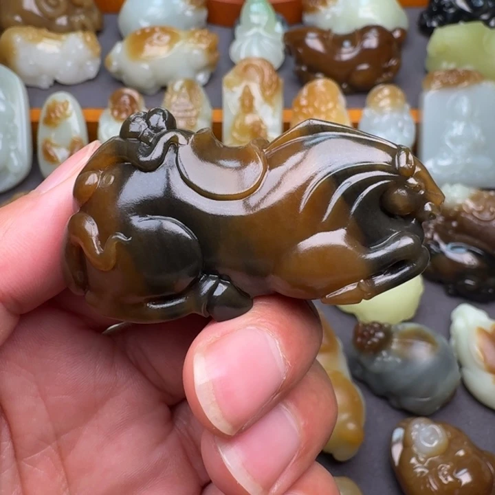 和田玉颈饰未镶嵌杰**爷