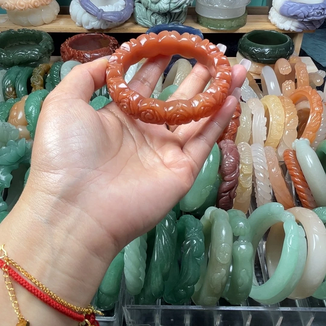 石英质玉未镶嵌雕花手镯