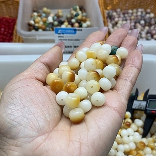 白玉菩提吊坠微瑕10/8炭烤墩100卡灯牌宠200