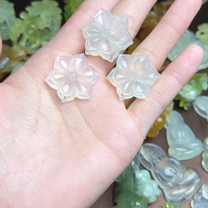 蛇纹石玉颈饰未镶嵌开****?