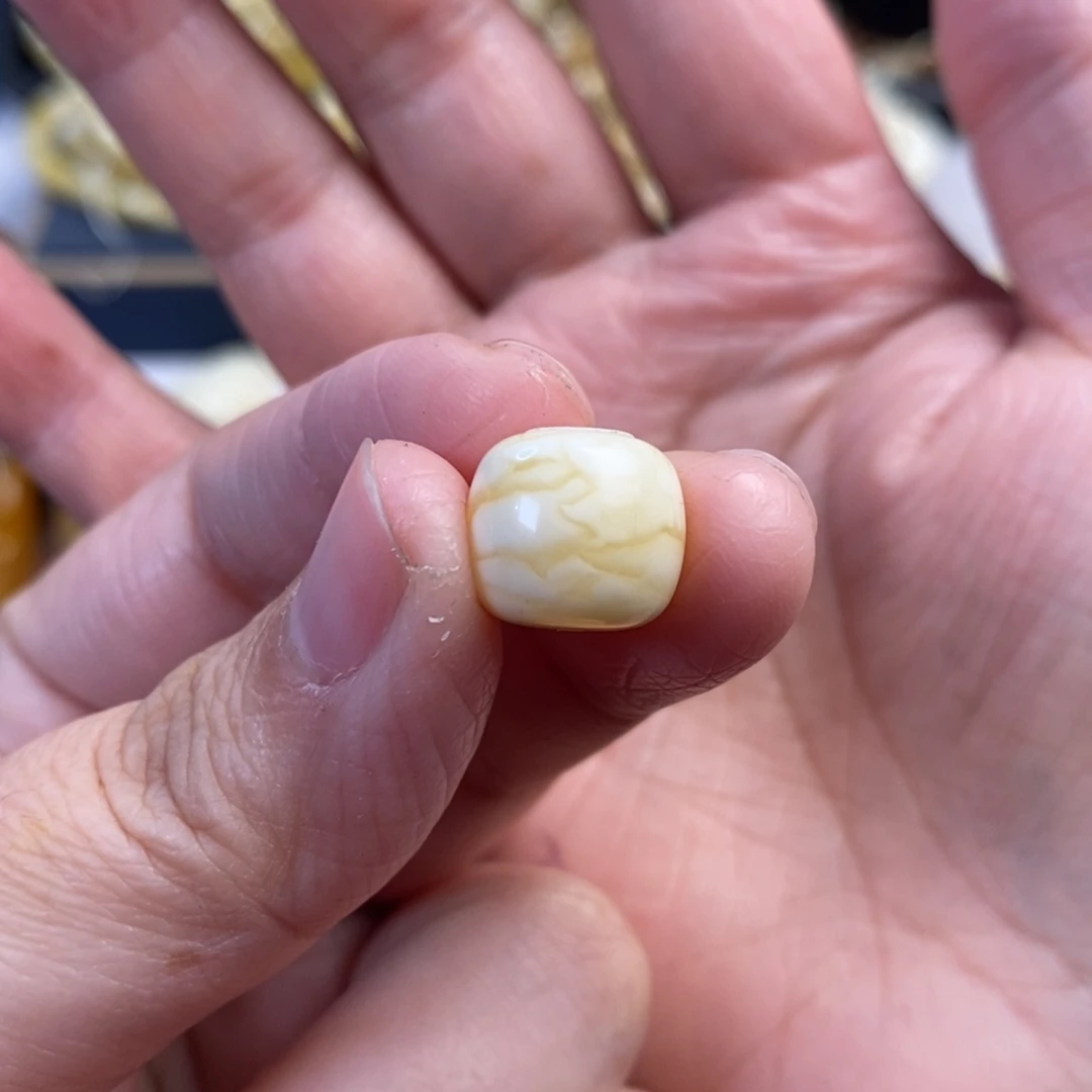 蜜蜡未镶嵌裸石瓷白妖花老型单珠12.2