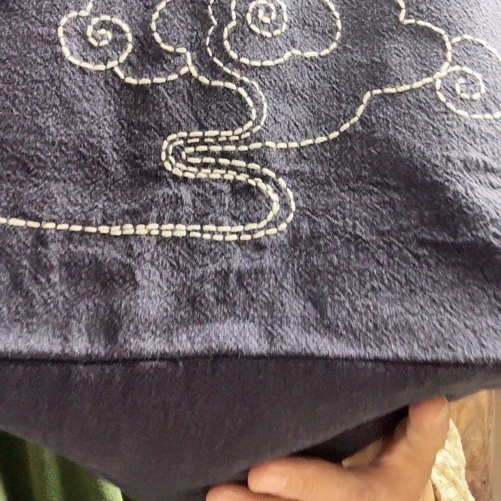 手绣蓝染大盘扣挎包