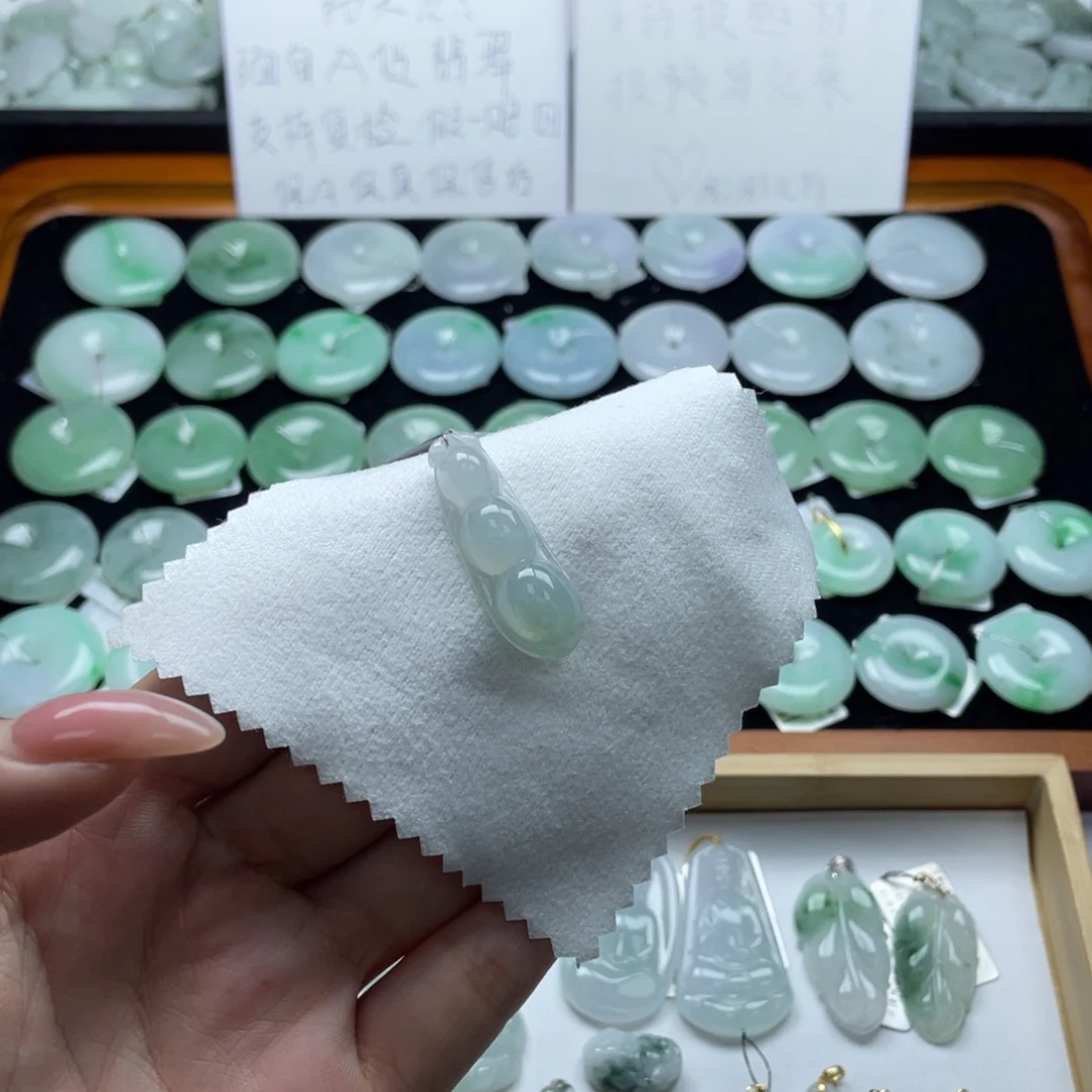 翡翠颈饰未镶嵌福豆