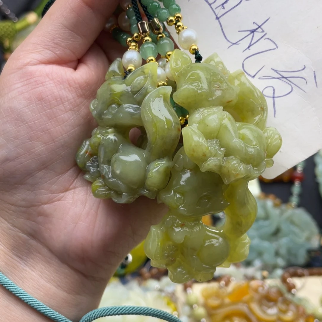 蛇纹石玉未镶嵌颈饰