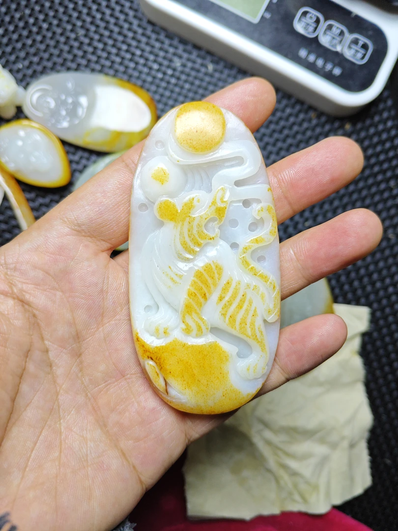 和田玉精品挂件上山虎