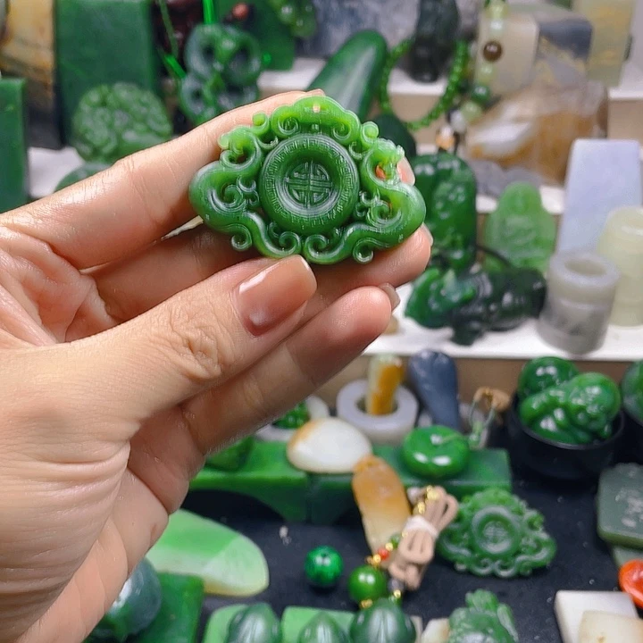 大***灵未镶嵌和田玉珠宝半成品