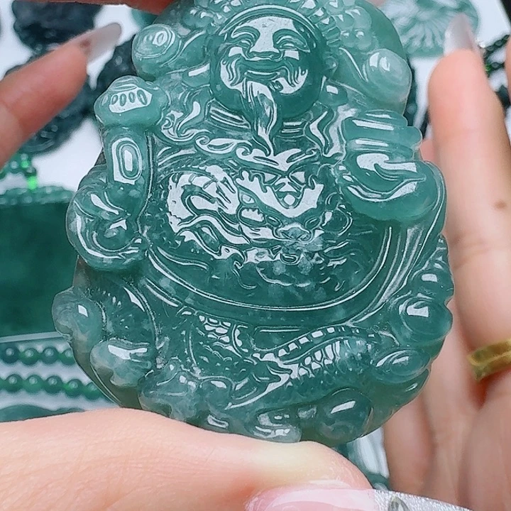 翡翠未镶嵌颈饰多样性发其一