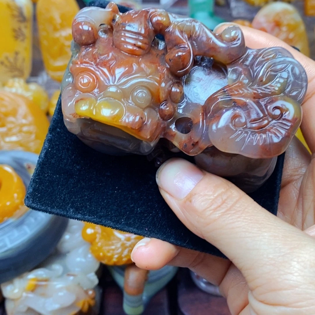 未镶嵌石英质玉（黄龙玉）颈饰