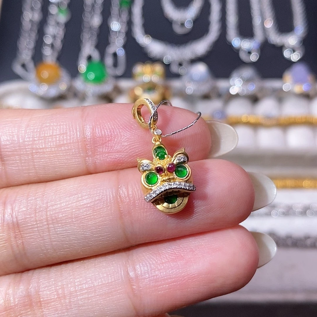 翡翠18K金镶嵌颈饰吊坠