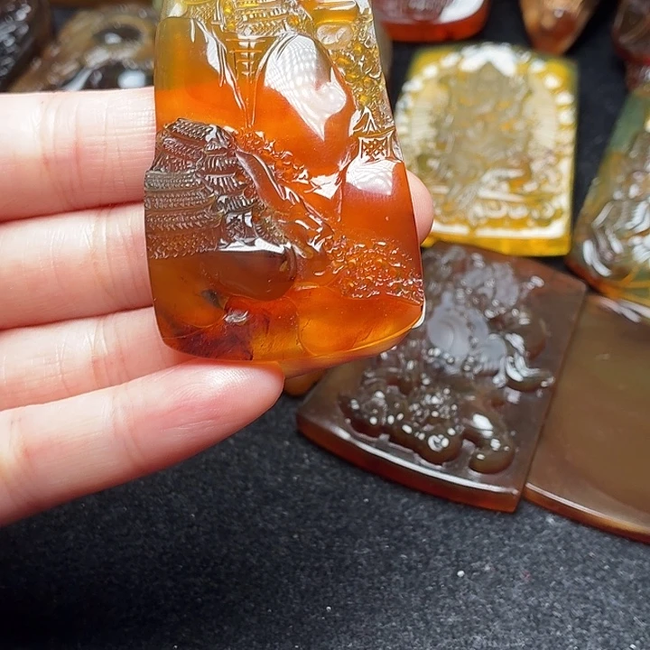 琥珀未镶嵌颈饰06