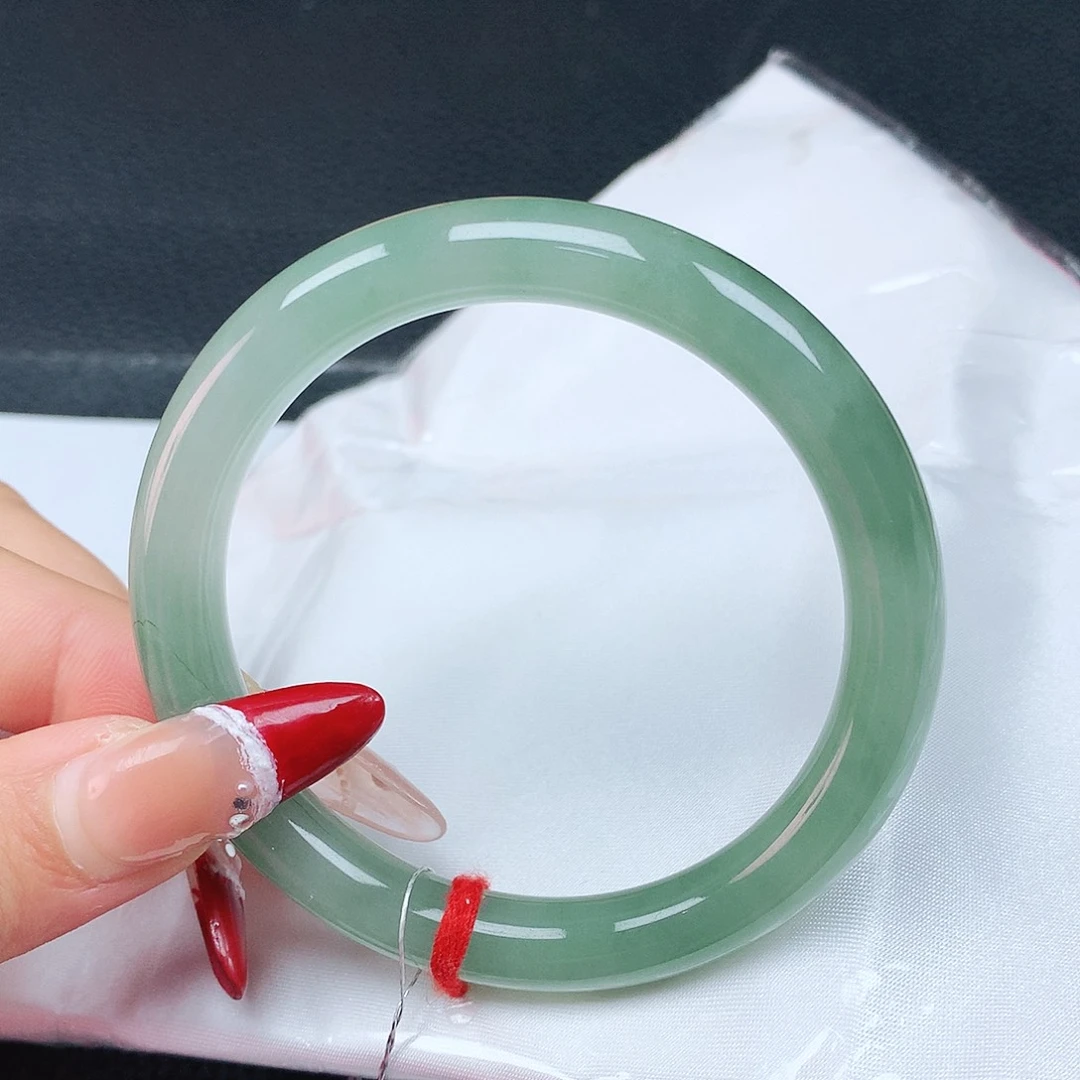 翡翠手镯未镶嵌55圈