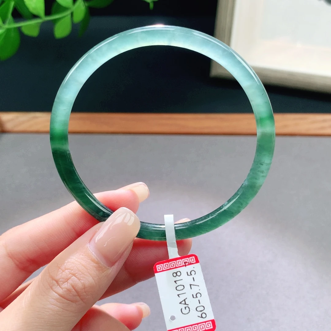 翡翠手镯未镶嵌天然翡翠