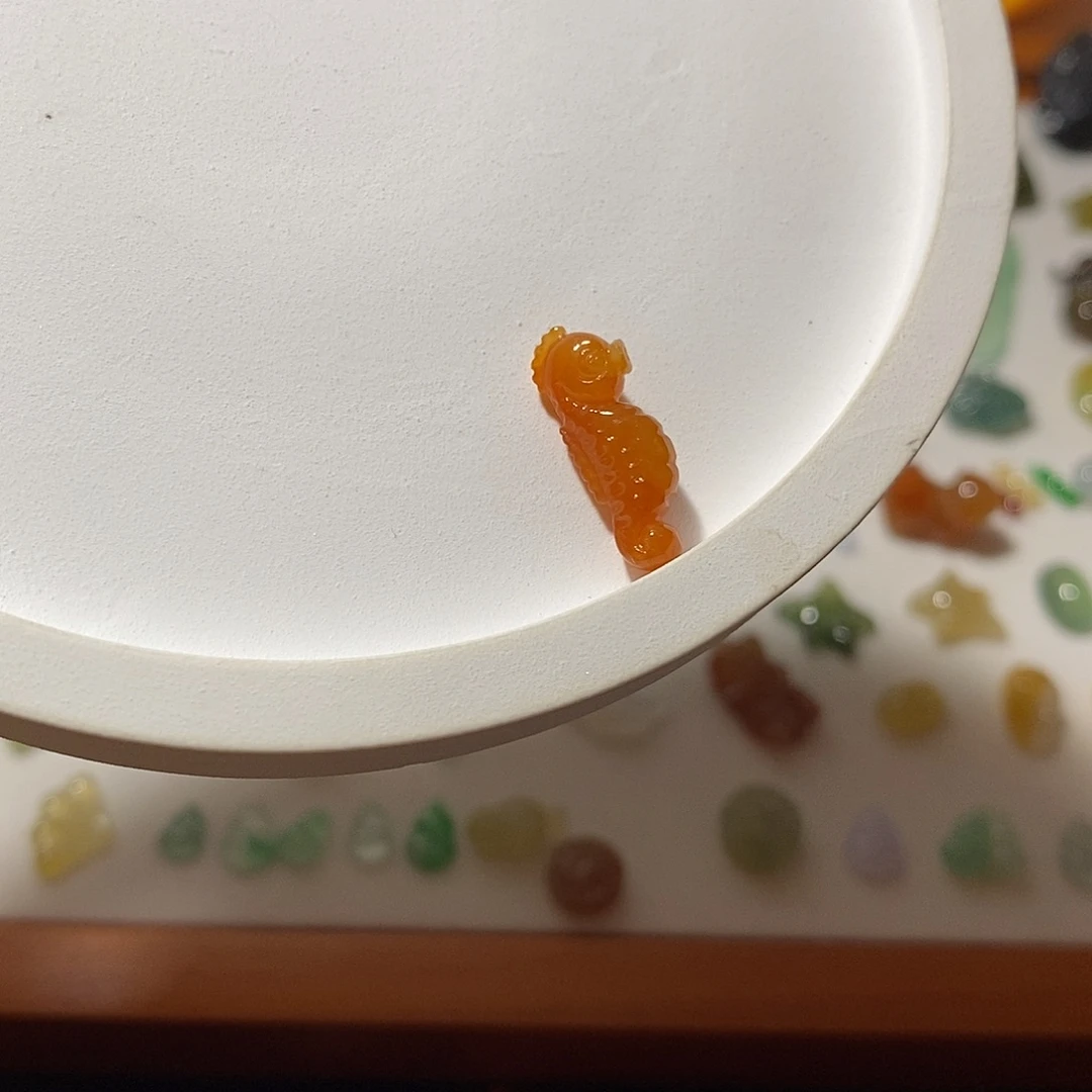 翡翠未镶嵌颈饰海马