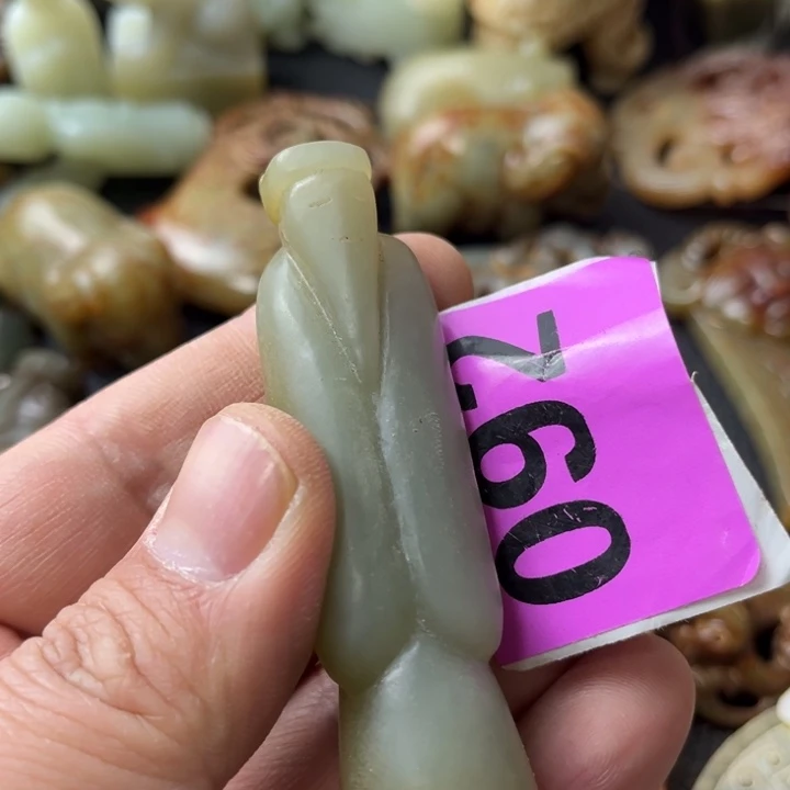和田玉颈饰未镶嵌摇**玩