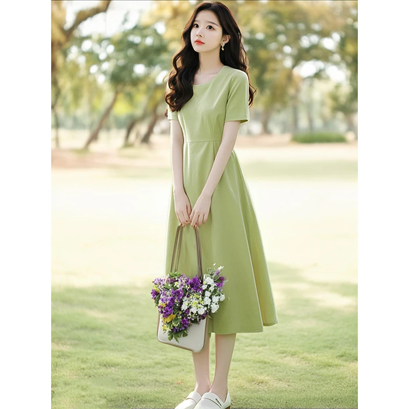 今年流行漂亮韩系简约气质长裙高级感显瘦绿色短袖a字连衣裙女夏