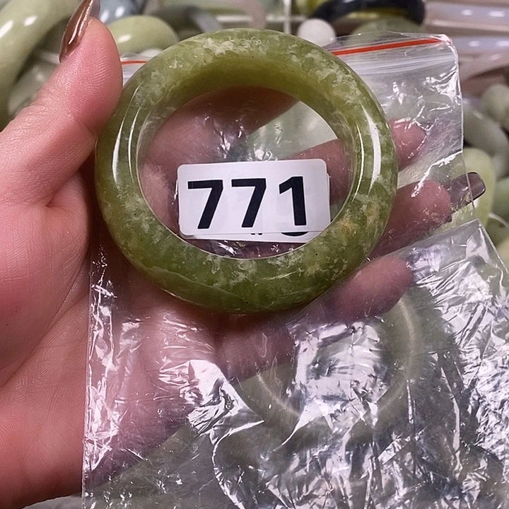 往***3蛇纹石玉未镶嵌手镯